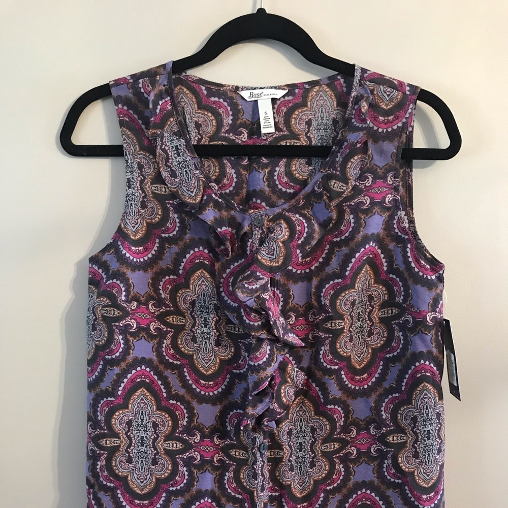 Woman’s  Bass and Company sleeveless blouse